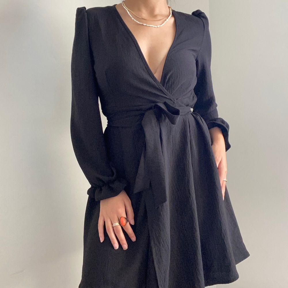 SHEIN Black Surplice Neck Belted Lantern Sleeve Dress